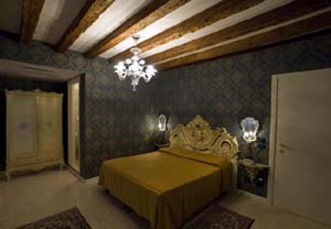 Large triple with private facilities (shower), and breakfast